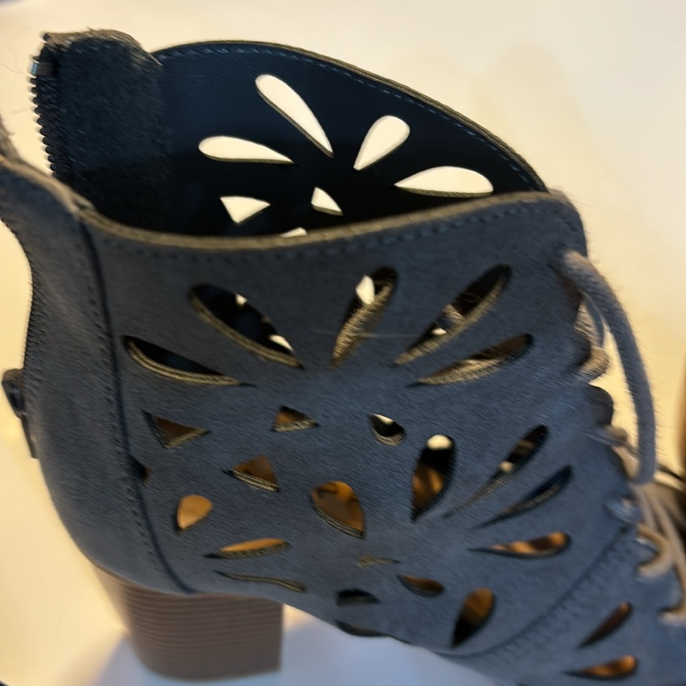 Rampage floral cut out open toe laced sandals 3 1/4 inch block heels size 6 - Picture 6 of 6